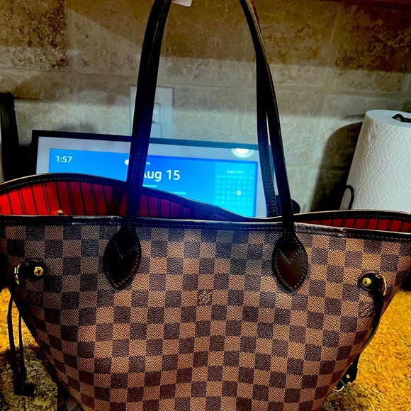 Louis Vuitton Neverfull purchased 2022/2023 w/receipt. - Picture 2 of 6